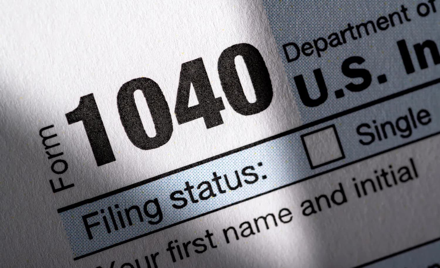 Close-up of IRS Form 1040 with the filing status section visible